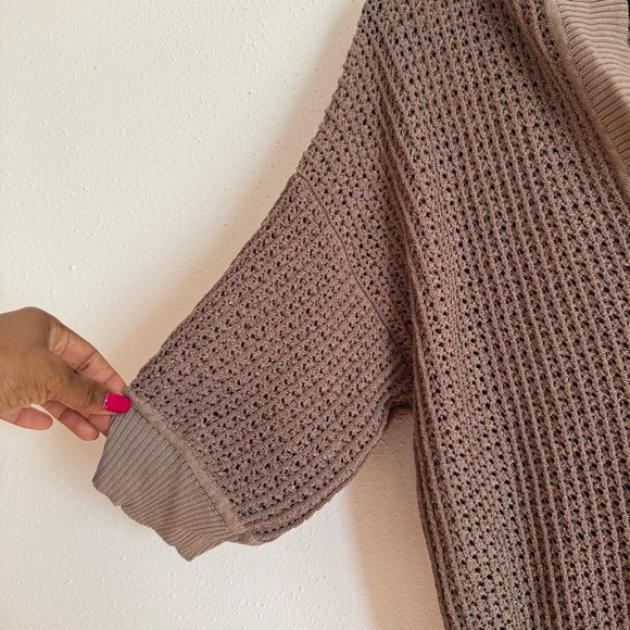 Misook Brown Open Knit Hooded Short Sleeve Top Size M/L - Picture 3 of 5